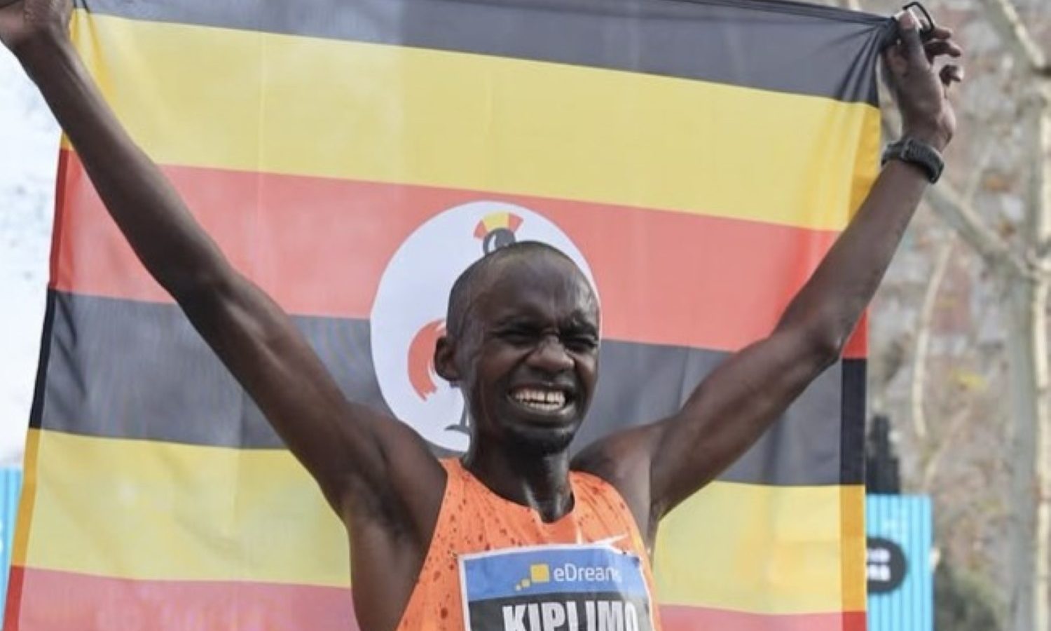 Un corredor rompe el récord mundial con el tiempo más rápido en medio maratón