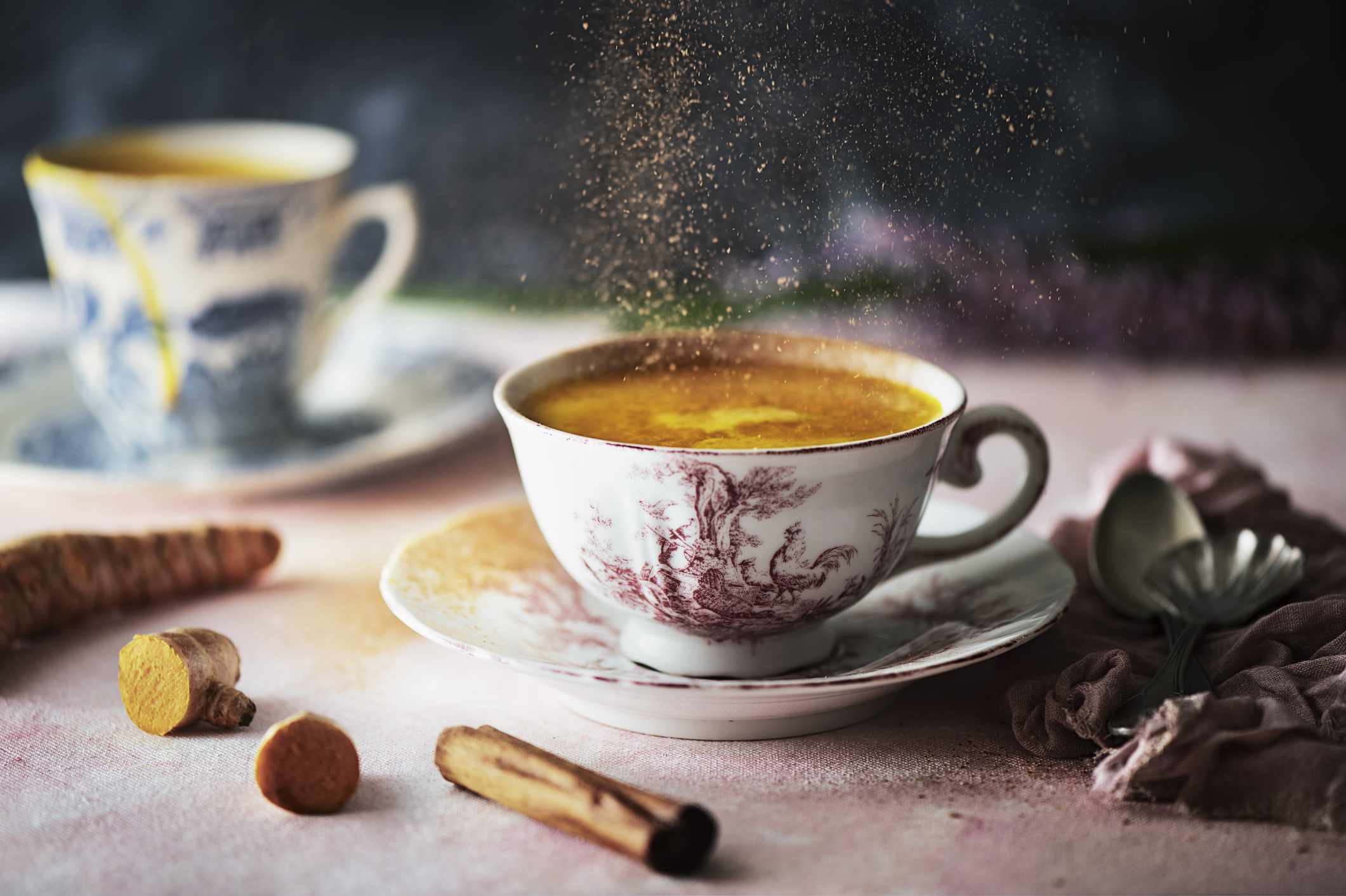 ¿Deberías añadir cúrcuma a tu café? 8 razones para intentarlo