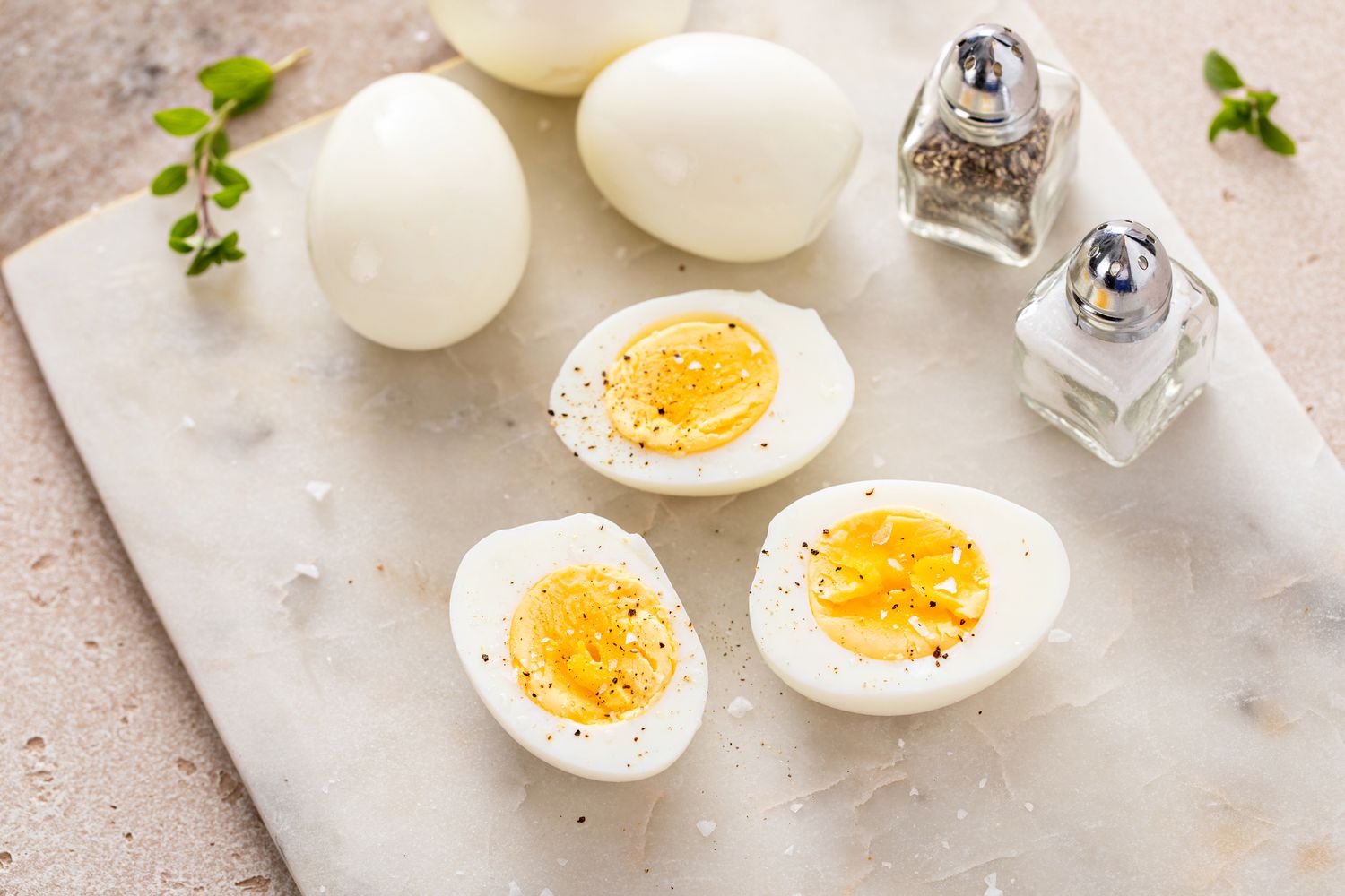 15 Opciones de Snacks Altos en Proteínas para Días Ocupados