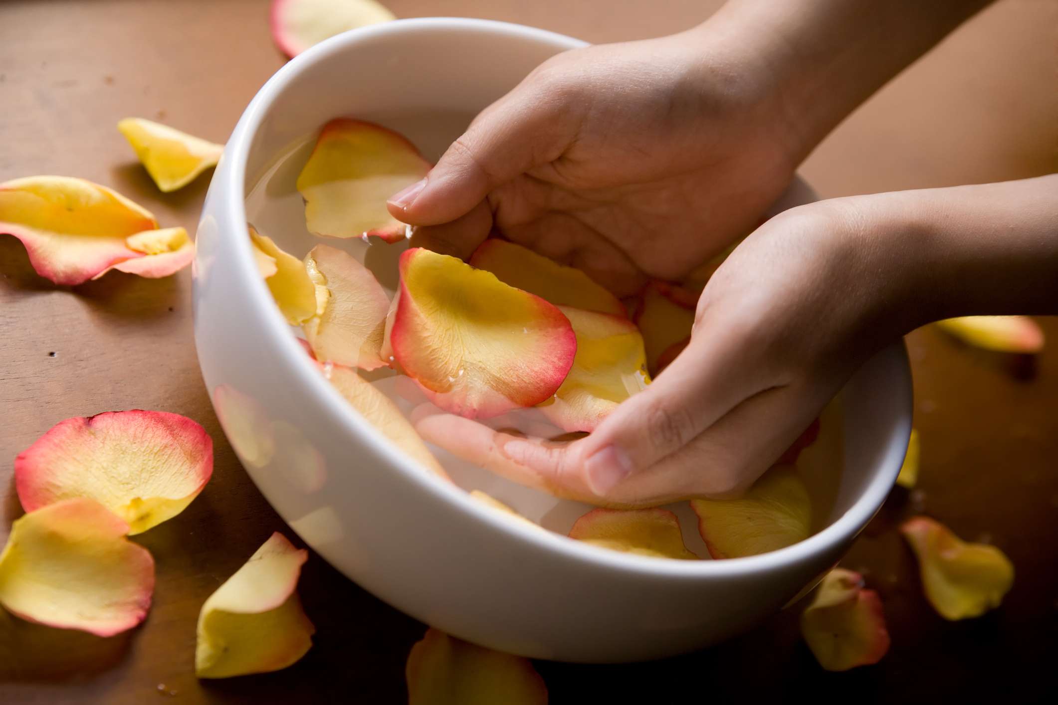 3 Razones para Usar Agua de Rosa para la Salud de la Piel Esta Primavera
