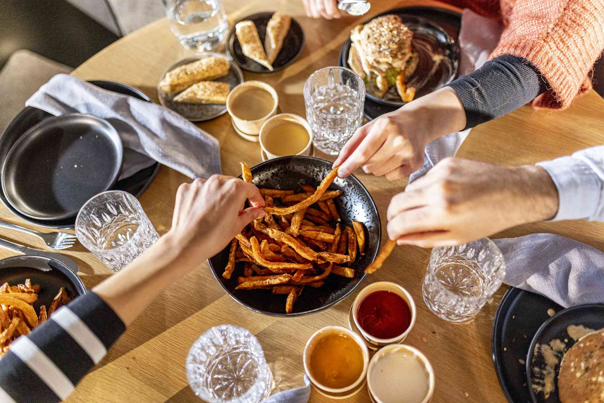 7 Alimentos Altos en Grasas Saturadas que Podrías Estar Consumiendo Diariamente