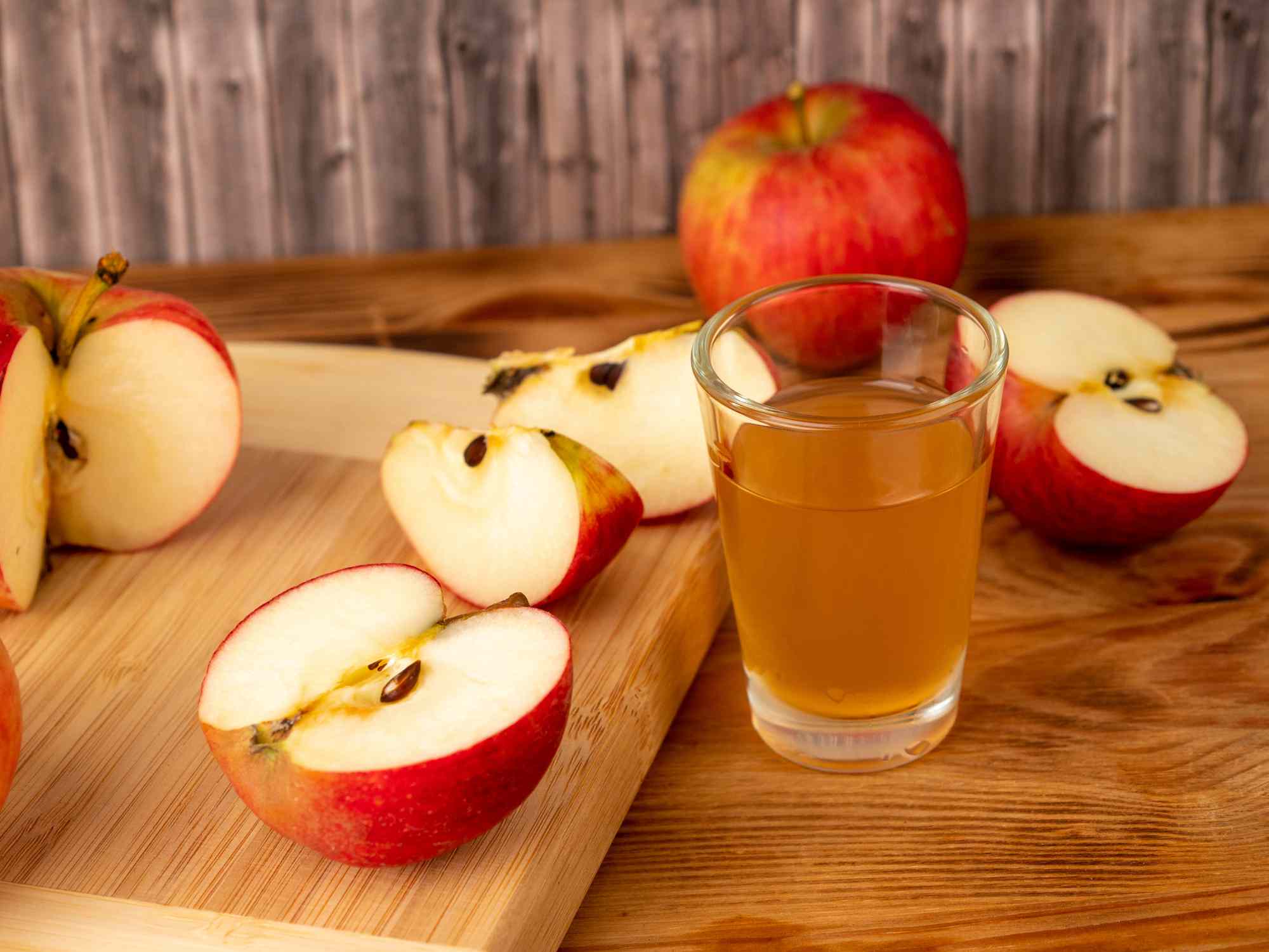 8 Razones para Tomar un Trago de Vinagre de Sidra de Manzana Todos los Días