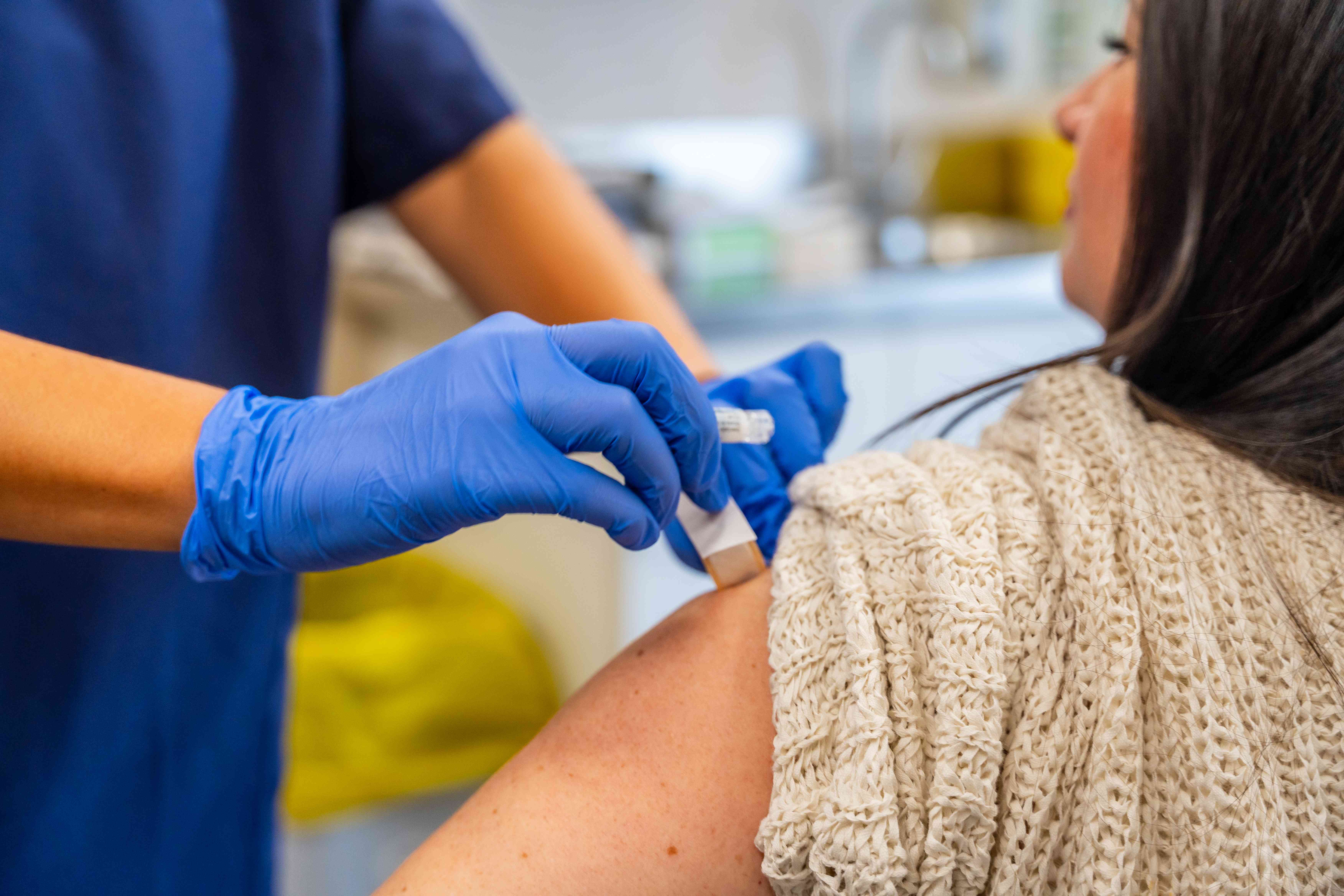 ¿Aumenta el riesgo de infección la vacuna contra la gripe? Esto es lo que encontró un nuevo estudio