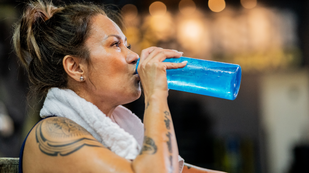 ¿Es realmente controvertido tomar agua durante una clase de yoga caliente?