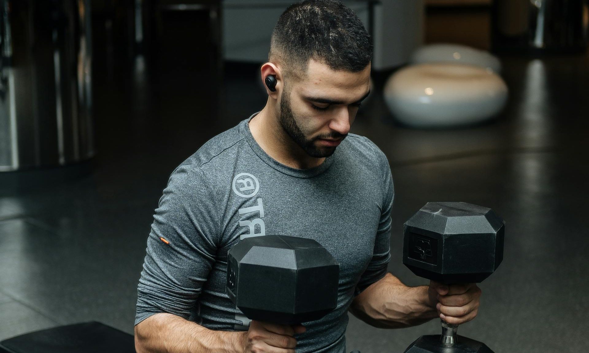Investigadores revelan cómo las repeticiones altas y bajas impactan el crecimiento muscular