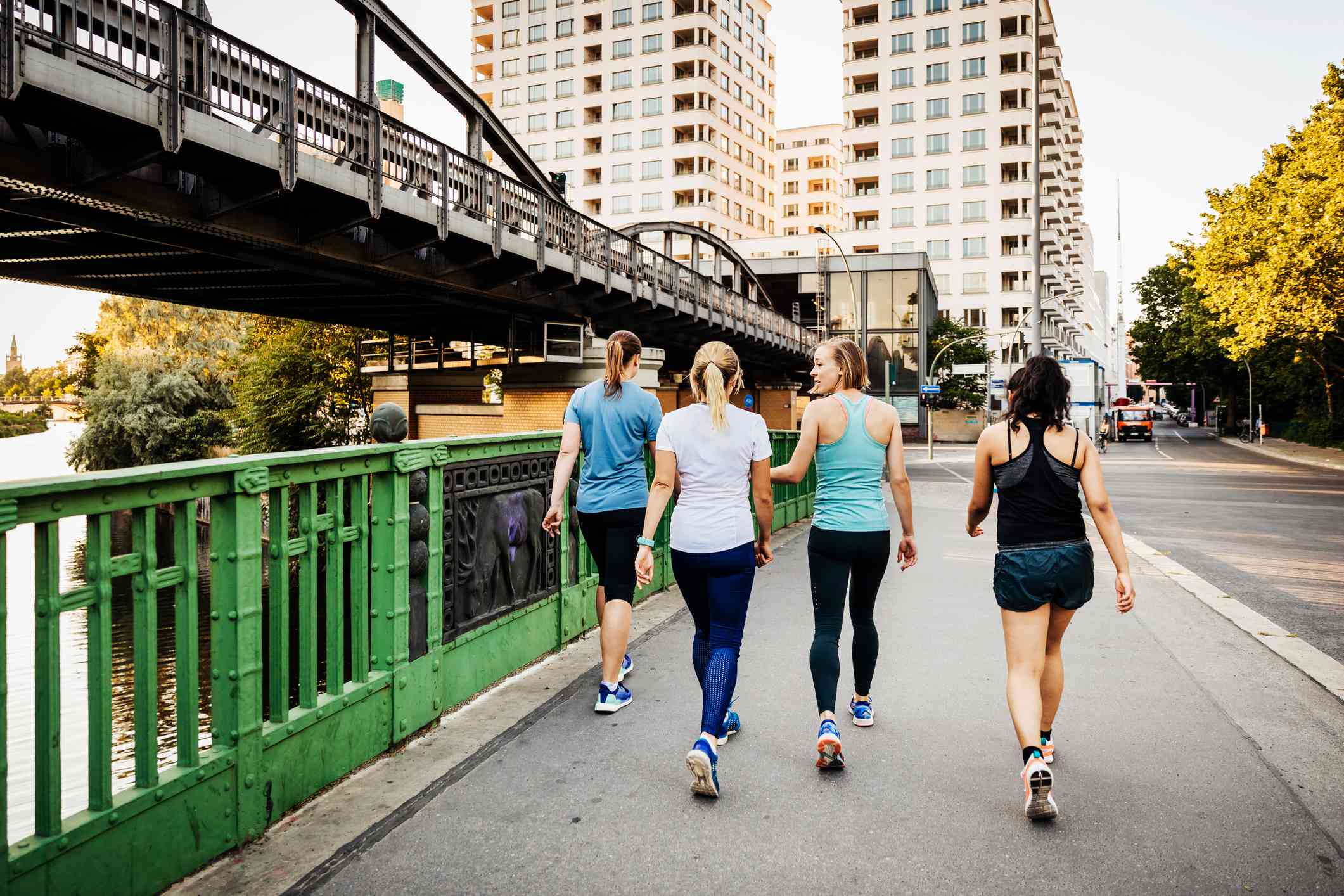 ¿Deberías Caminar Antes o Después de Comer?