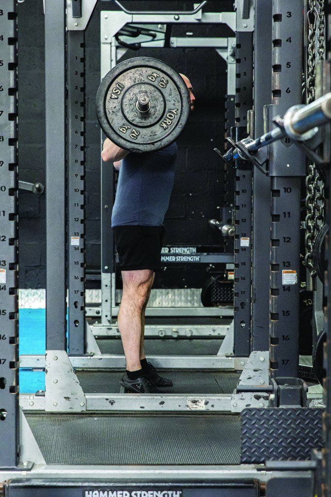 Este entrenamiento de tres levantamientos es el ejercicio más eficiente en tiempo para trabajar todos los grupos musculares