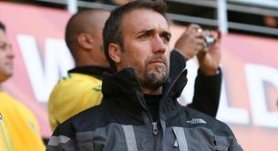 Batistuta pidió que le amputaran las piernas por el dolor