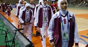 Las jugadoras de baloncesto de Qatar vuelven a casa por no poder competir con velo