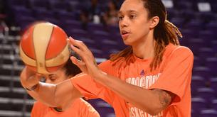 Esta jugadora de baloncesto es apuñalada y al día siguiente anota 19 puntos