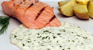 Recetas saludables: salmón con salsa de queso