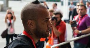 Repasa los looks más peculiares de Dani Alvés