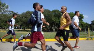 Retro Running: la nueva moda de correr de espaldas que hace furor