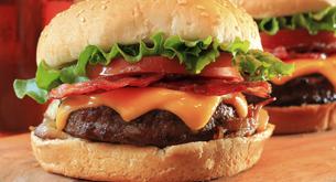 8 comidas que tienen más calorías que una hamburguesa con queso
